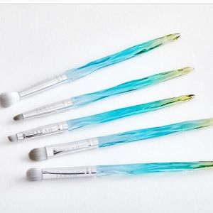 FARAH 5 piece brush set 💙